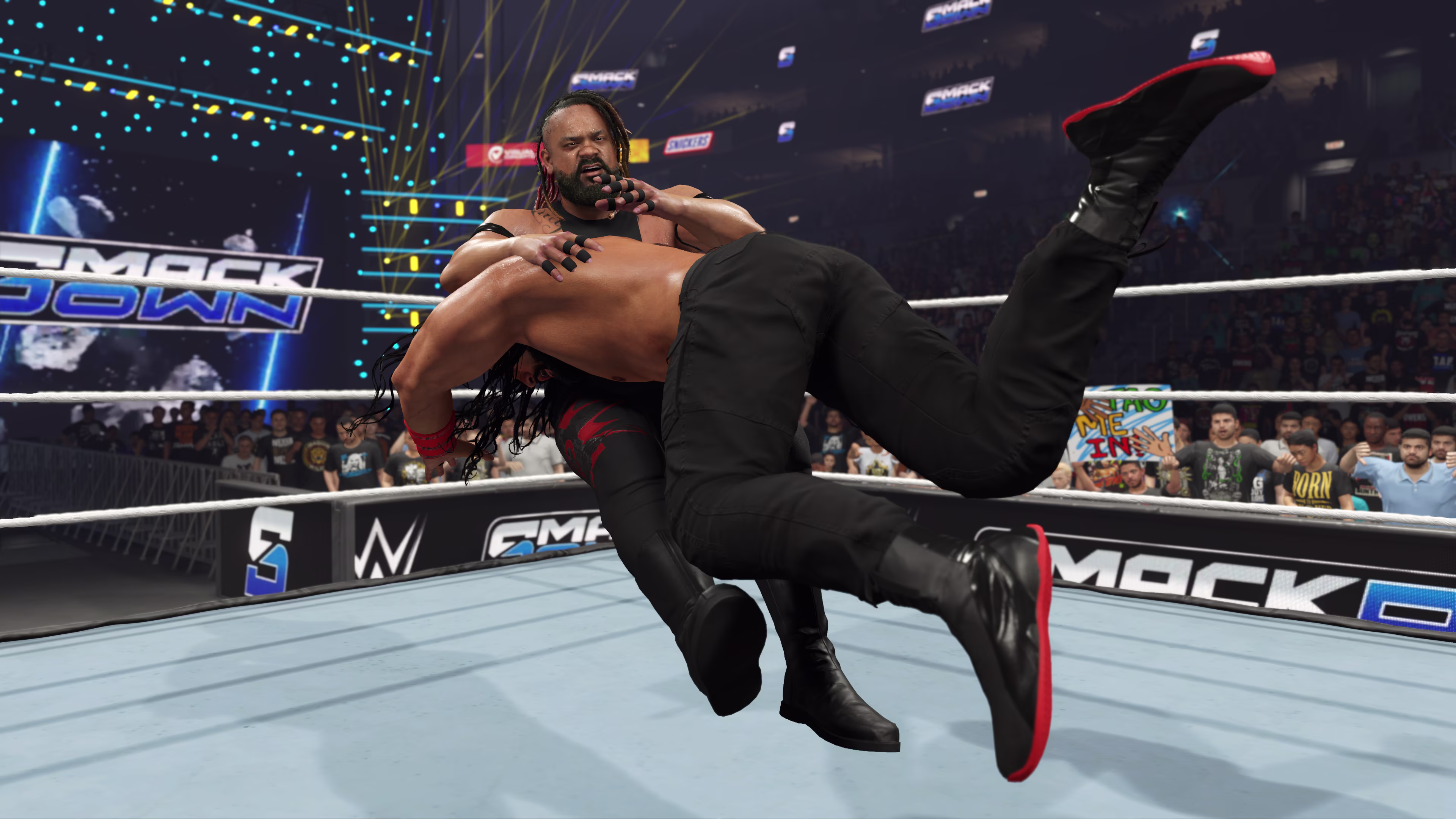 रोमन रेन्स स्पीयर्स जैकब फतू शुक्रवार की रात को *WWE 2K25 *में स्मैक