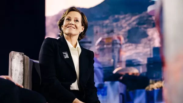 Sigourney Weaver在2025年星球大战庆典上。